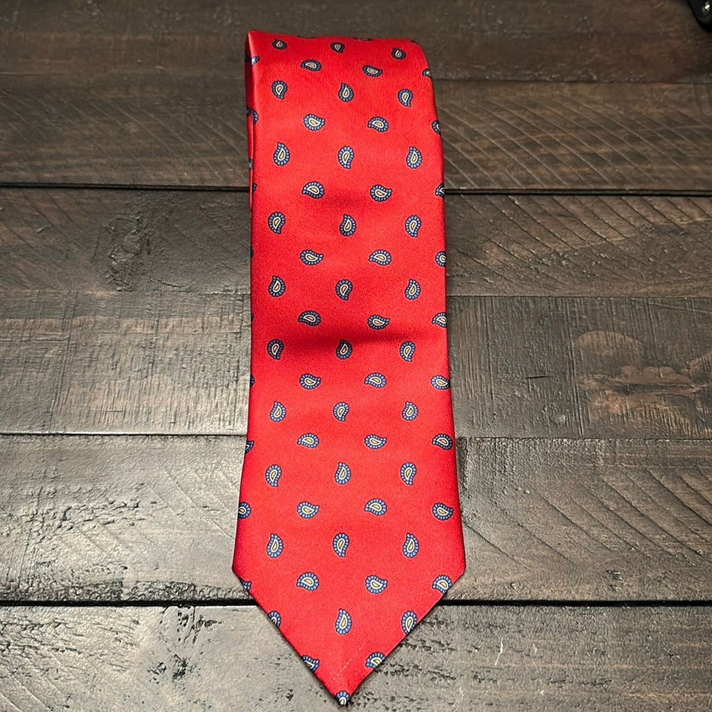Men’s Italian all silk hand made tie.